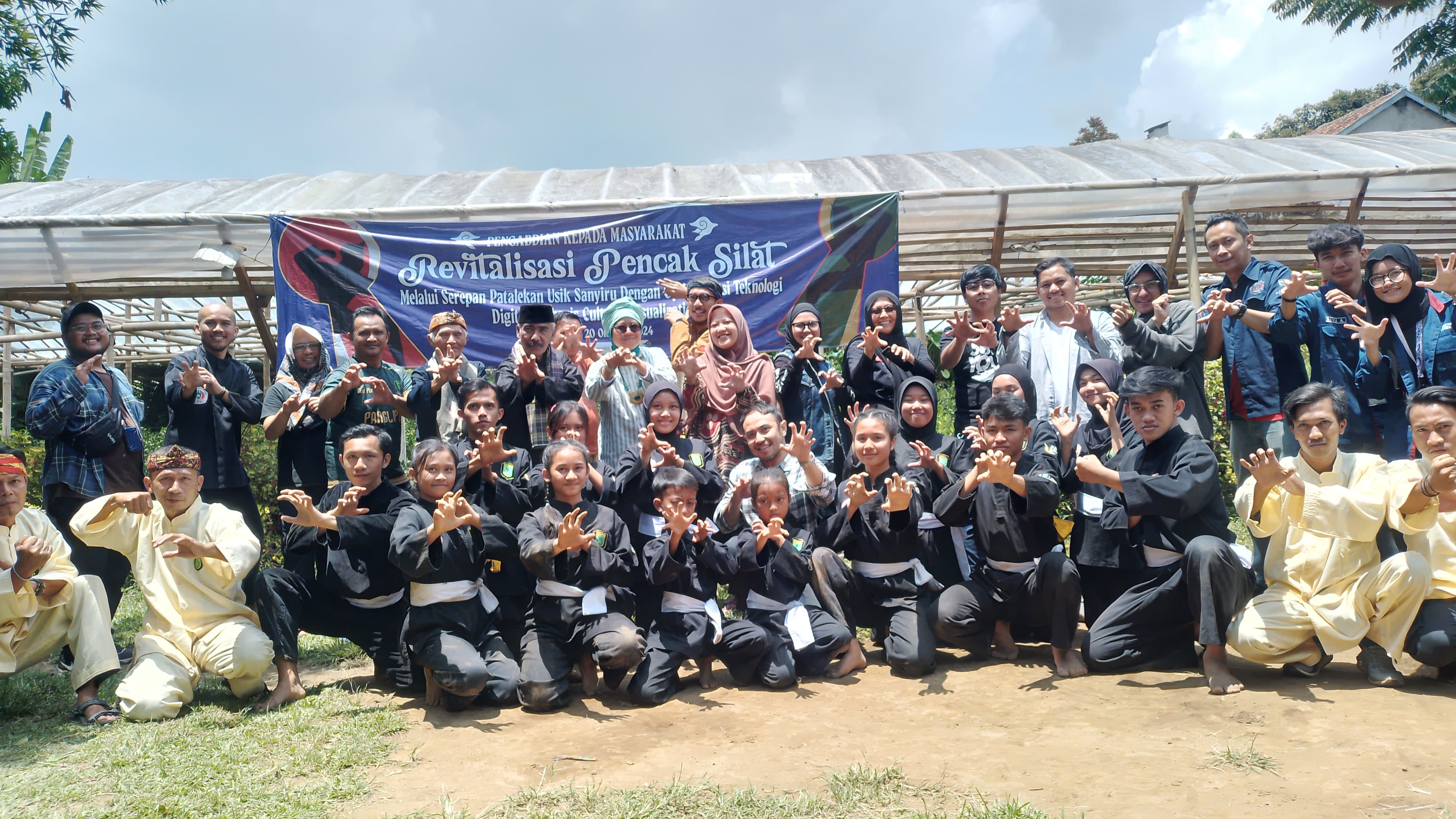 PKM Kampus UNIBI Prodi Ilkom di KBB, Bahas Gerakan Usik Sanyiru Padanan pada Pencak Silat Panglipur