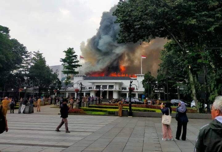 Begini Fakta Sebenarnya Terjadinya Kebakaran di Balai Kota Bandung