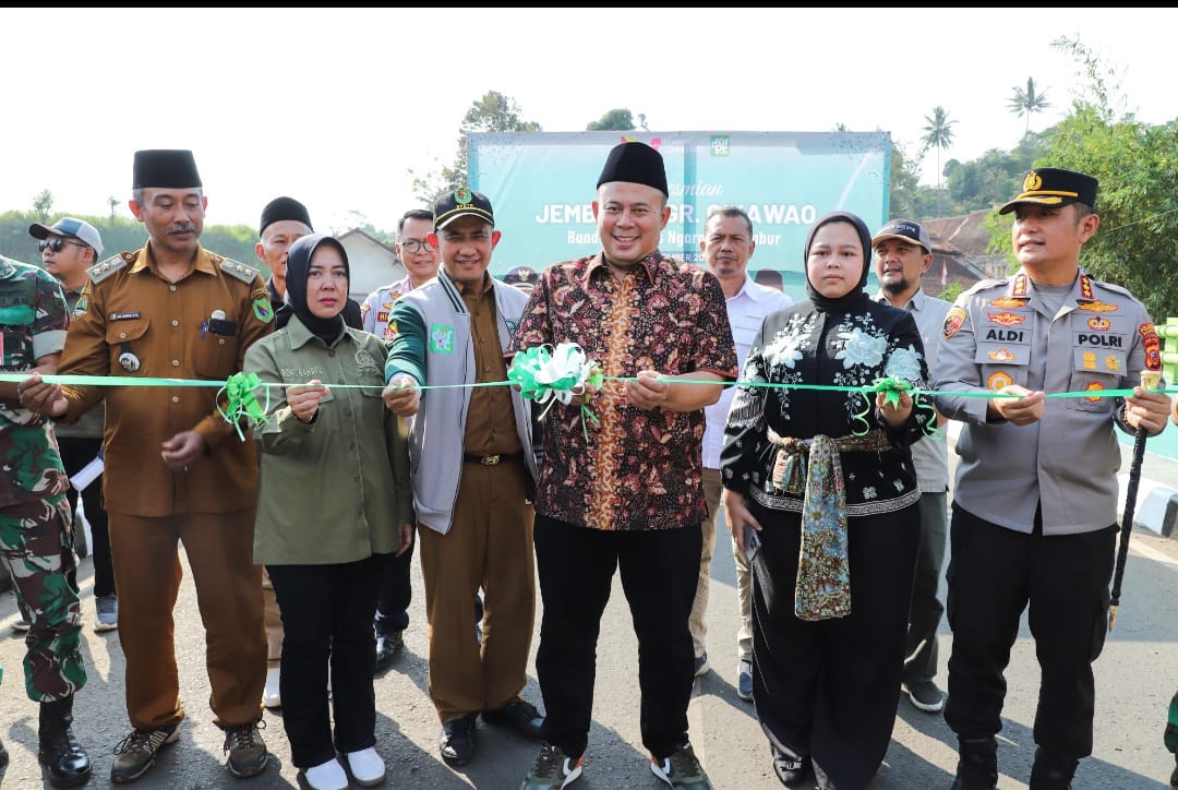 Bersama Bupati Bandung, Cucun Resmikan Jembatan dan Jalan di Kecamatan Pacet