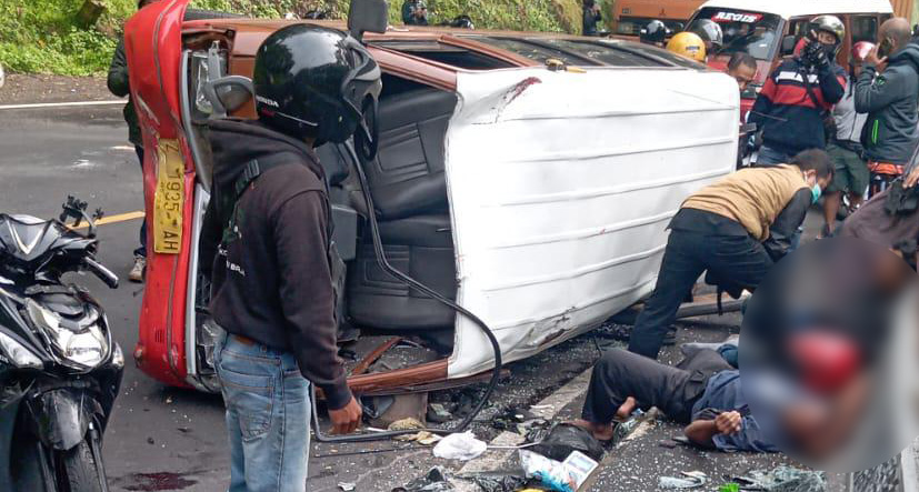 Kecelakaan Angkot Tabrak 2 Motor di Cadas Pangeran, Penumpang Sampai Merangkak