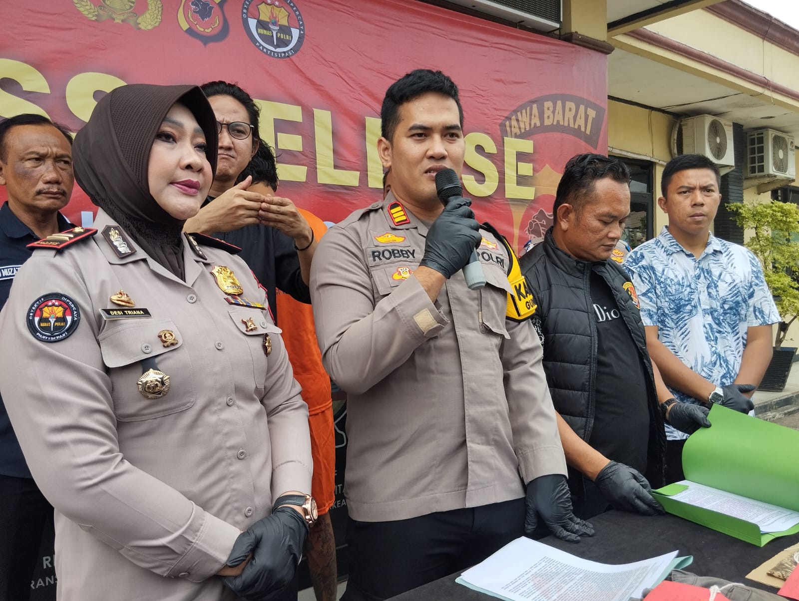 Pelaku Kasus Pencongkelan Mata di Gunung Putri Bogor Menyerahkan Diri