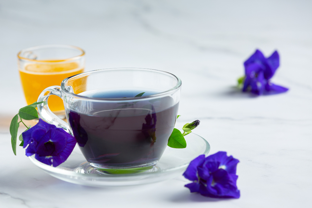 7 Manfaat Teh Bunga Telang: Minuman Unik Berwarna Biru yang Sehat yang Penuh Khasiat