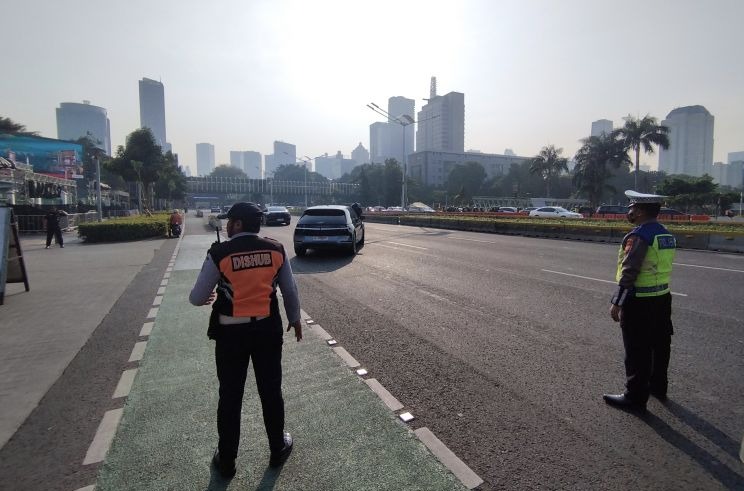 Polisi Lakukan Rekayasa Lalu Lintas Jalan Sudirman Saat Delegasi dari KTT ASEAN Melintas