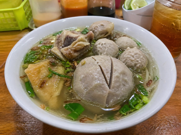 7 Tempat Makan Bakso Enak di Bandung 2026, Wajib Masuk Daftar Kulineran