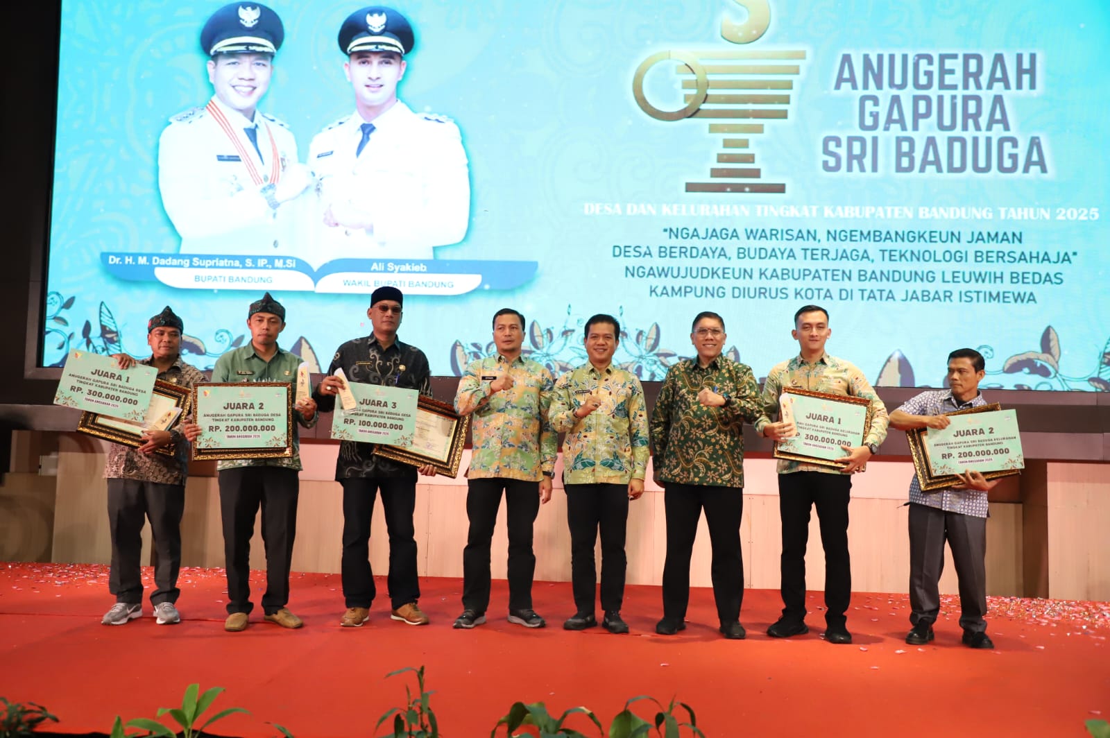Anugerah Gapura Sri Baduga, Bupati Bandung Dorong Desa dan Kelurahan Terus Berinovasi Melayani Masyarakat