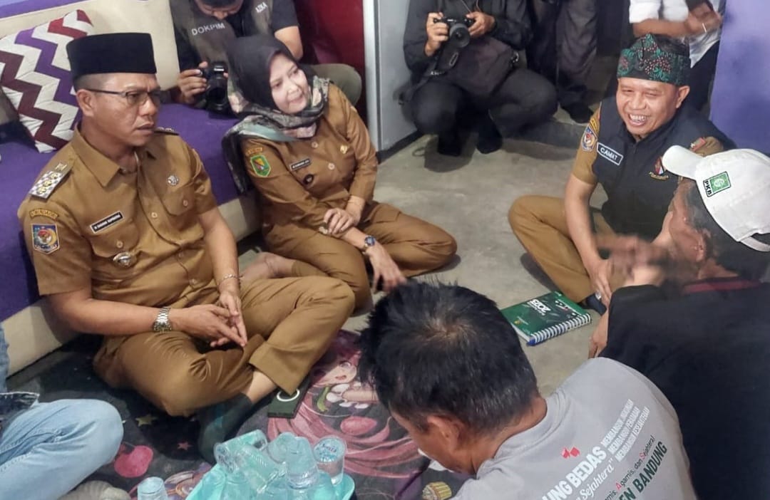 Warganya Jadi Korban Pembunuhan, Bupati Bandung Takziah ke Rumah Duka