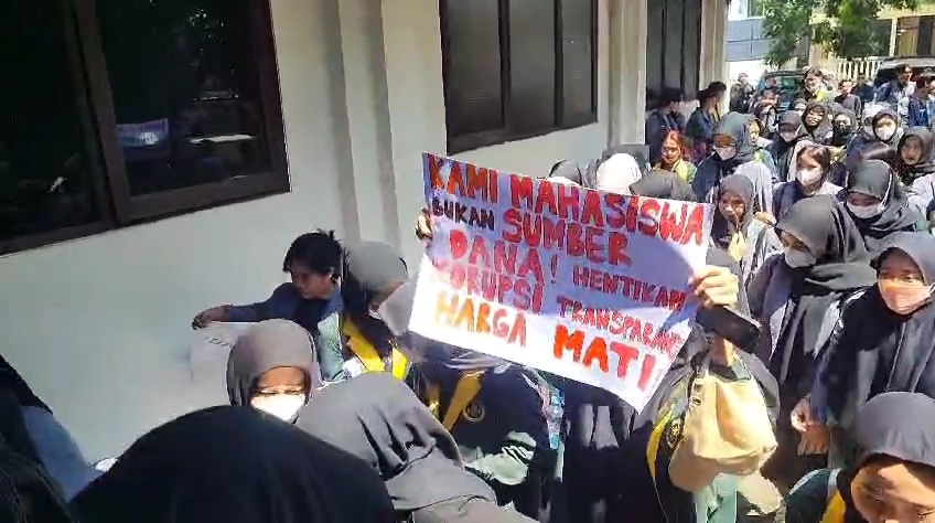 Lima Bulan Tak Kuliah, Mahasiswa Universitas Bandung Demo Tuntut Kejelasan Status Perkuliahan