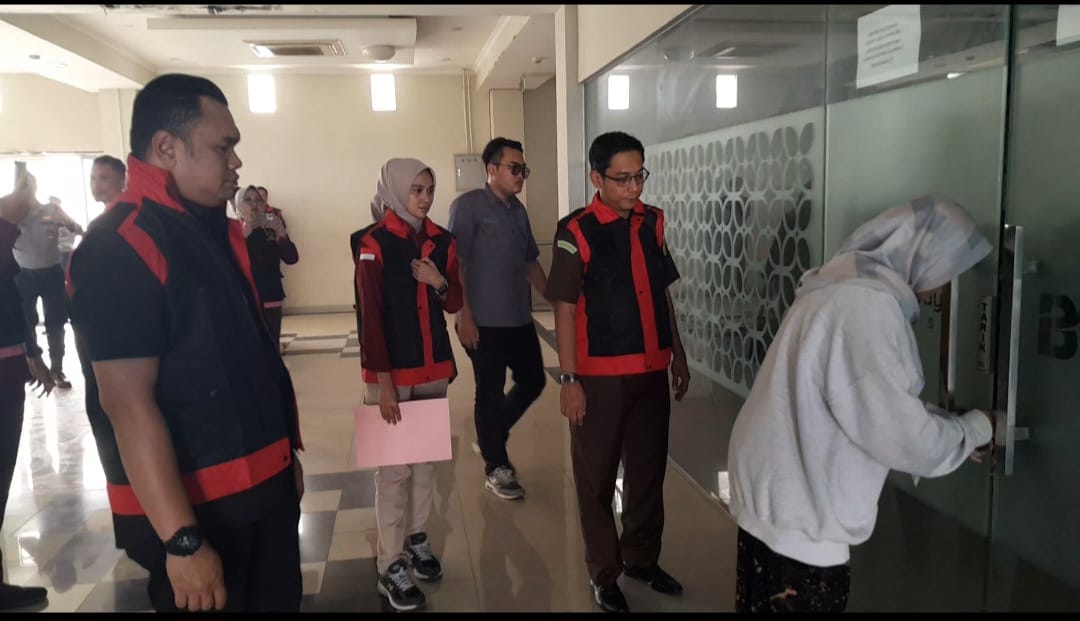 Penyidik Kejari Kabupaten Bandung Geledah Kantor PT BDS di Soreang 