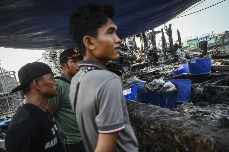 Tiga ABK Kapal Meninggal dalam Kebakaran Kapal di Muara Baru