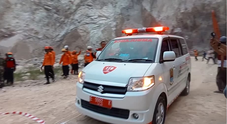 Hari Kedua Pencarian Longsor Gunung Kuda, Tiga Korban Ditemukan Meninggal   