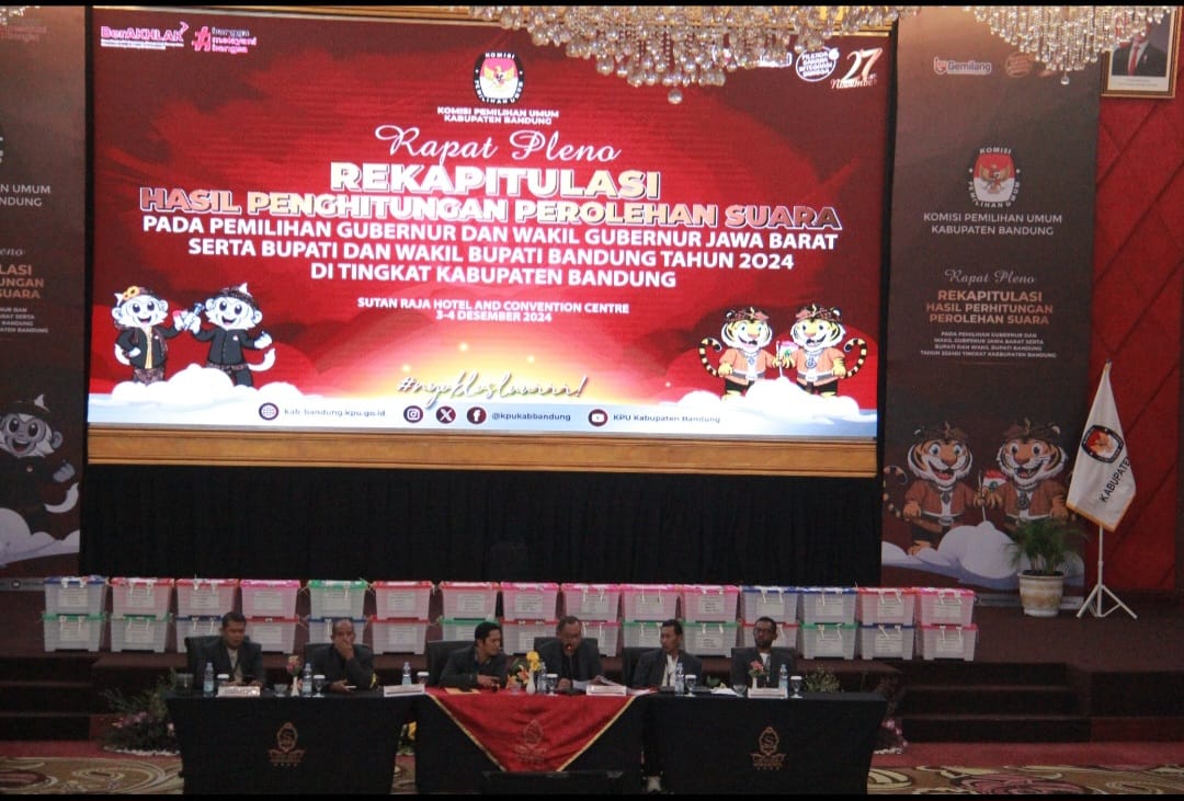 KPU Gelar Rapat Pleno Rekapitulasi Hasil Penghitungan Perolehan Suara Pilbup Bandung 2024   