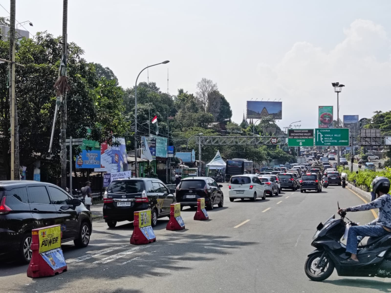 Polisi: Jalur Kawasan Wisata Puncak Ramai Lancar