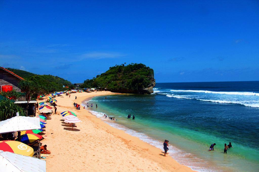 Wisata Pantai Jogja Terbaru, Nikmati Potret Bentang Tepi Laut Terpanjang di Pantai Sepanjang!