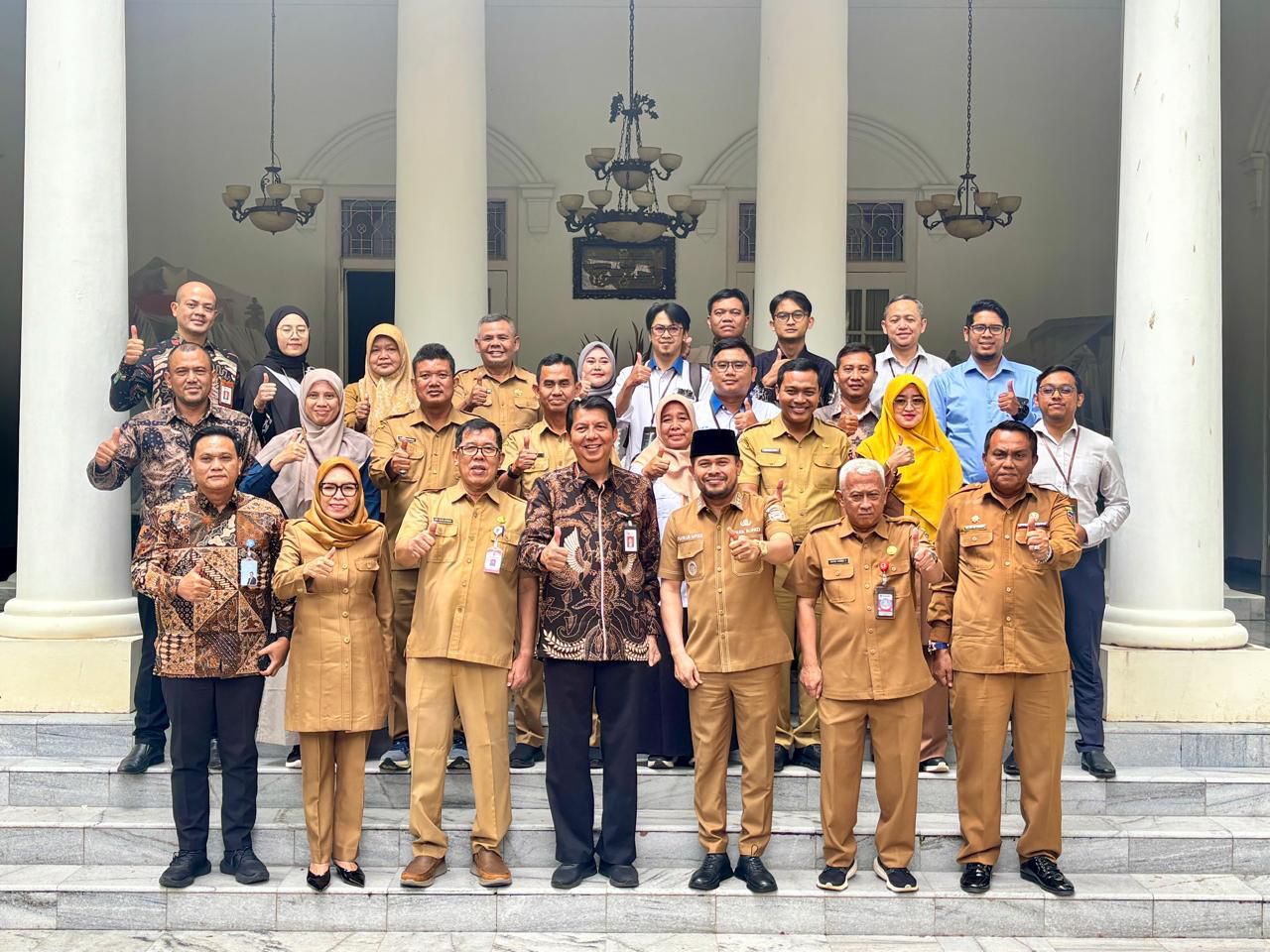 OJK Jawa Barat dukung Kabupaten Cirebon Berantas Mafia Pangan dan Perkuat Literasi Keuangan Masyarakat