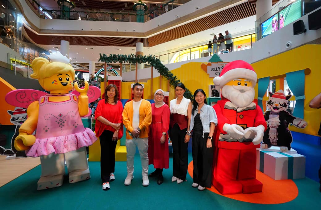 Pohon Natal Raksasa dari 298 Ribu LEGO Bricks Hadir di Bandung, Ajak Keluarga Rayakan Liburan dengan Bermain K