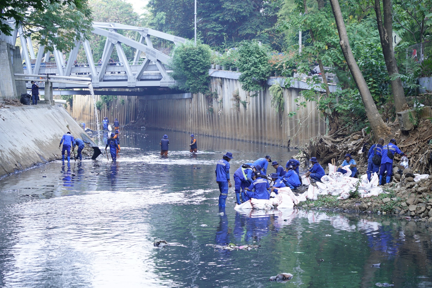 Peringati Hari Sungai dan World Cleanup Day, TelkomGroup Angkut