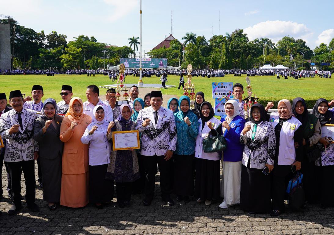 Hari Guru Nasional, PJ Bupati Bogor Beri Penghargaan untuk Guru Berprestasi