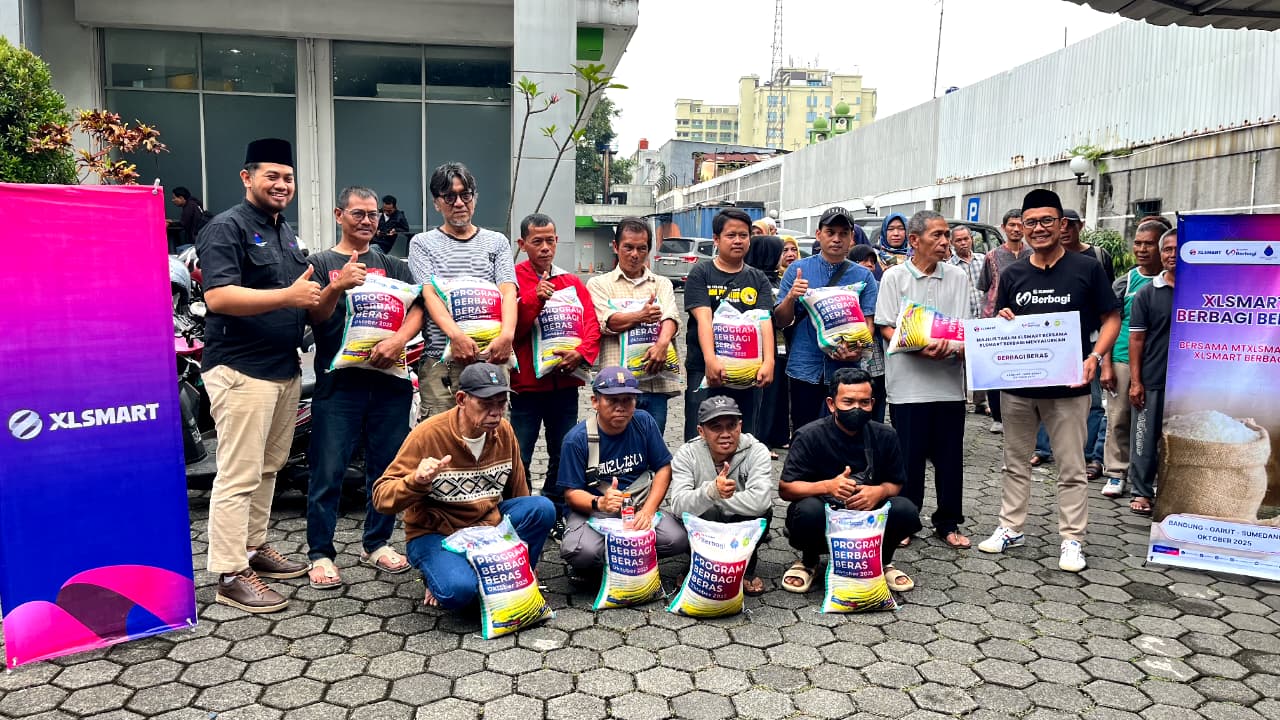 Karyawan XLSMART Salurkan Beras dan Bangun Sarana Air Bersih di Jawa Barat dan Kulonprogo