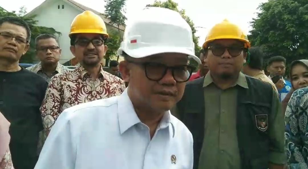 Usai Atap Bangunan Runtuh, Mendikdasmen Sambangi SMKN 1 Cileungsi Siapkan 3 Tenda