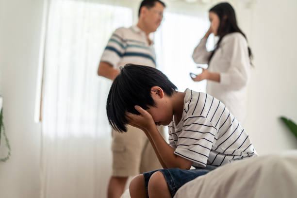 10 Ciri-Ciri Anak Trauma Akibat Sering Melihat Orangtua Bertengkar