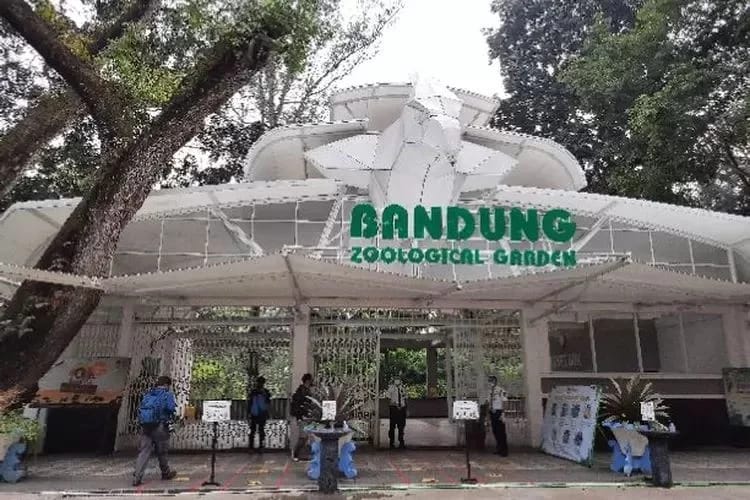 Kejati Jabar Tahan Eks Sekda Kota Bandung Terkait Dugaan Korupsi Kebun Binatang