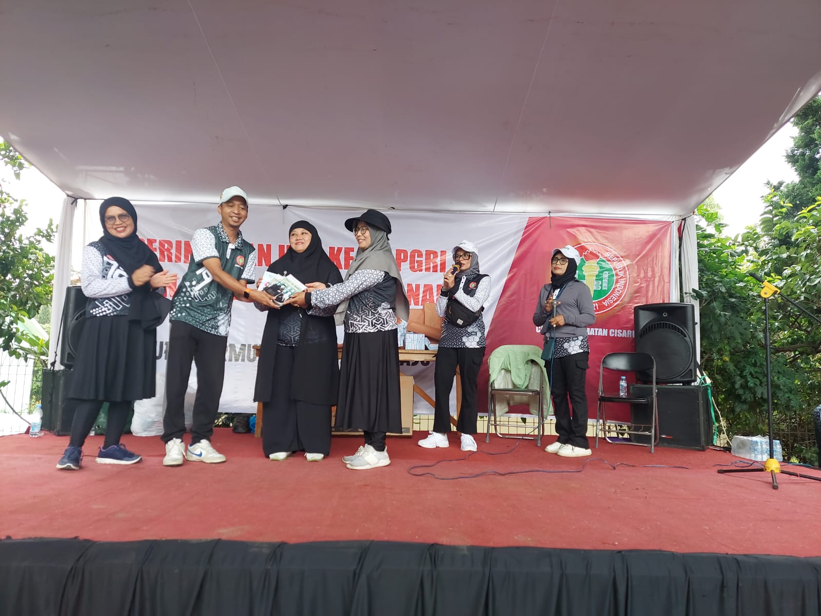 Puncak Perayaan Hari Guru Nasional di PGRI Cabang Cisarua Kabupaten Bandung Barat