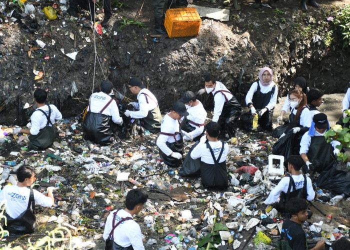 Telkom Gandeng Pandawara Dalam Aksi River Clean Up di Sungai Cioray Bandung
