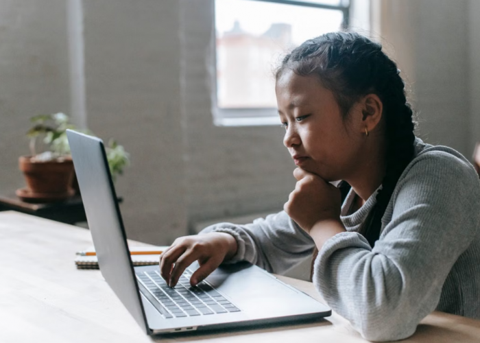 Rekomendasi Laptop Murah, Spek Dewa, dan Super Awet untuk Pelajar dan Mahasiswa