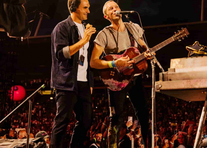 Kolaborasi 2 Maestro! Coldplay Duet Bareng Legenda Tenis Roger Federer Saat Konser di Swiss