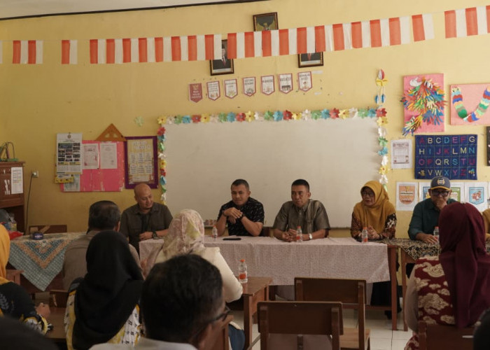 BRI Serahkan Simbolis Beasiswa Pelajar & Kick Off Renovasi Sekolah di Sukabumi