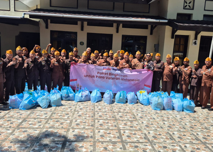 Alfamart dan Happily Salurkan Bantuan bagi Veteran Pejuang Kemerdekaan 