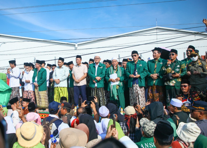 Istighosah Bersama Warga, Taj Yasin Ungkap Akan Ada Penambahan Pembangunan Giant Sea Wall Sepanjang 20 KM 