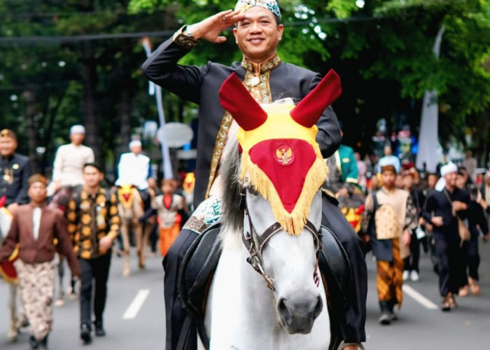 Hari Jadi ke-80 Provinsi Jawa Barat, Bupati Bandung Tampil dengan Busana Adat Tatar Ukur