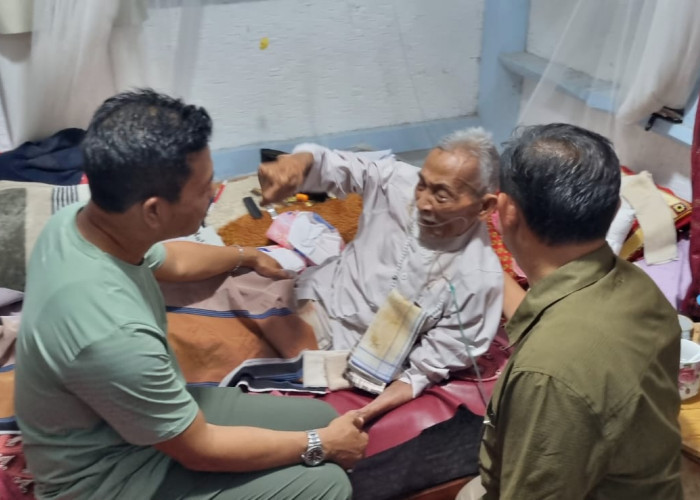 Bupati Bandung Kunjungi Veteran H. Amir Saputra, Serap Pesan Perjuangan di Momentum HUT ke-80 RI
