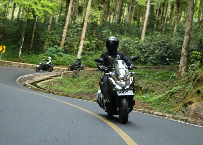 Hindari Menarik Gas Saat Menahan Motor di Tanjakan