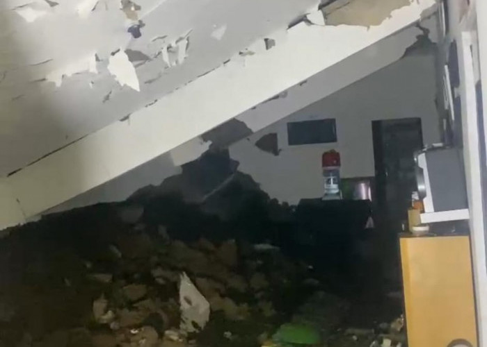 Hujan Deras Sebabkan Longsor di Cilebut Bogor, Ruang Tengah Rusak Berat