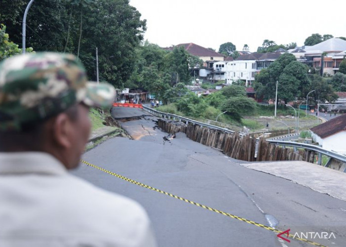 Pemkot Bogor: Longsor di Jalan Batutulis, Arus Lalu Lintas Dialihkan