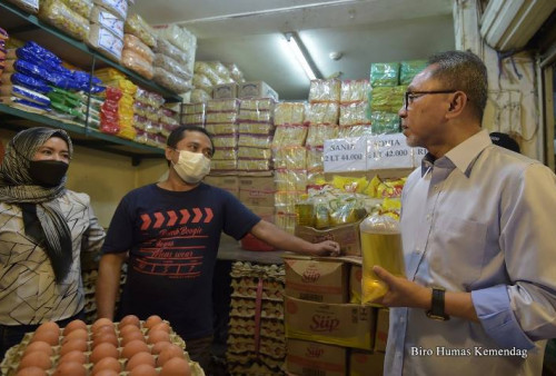 Cek Pasar Cibubur, Zulhas Dengar Keluhan Rakyat Soal Harga Bahan Pokok