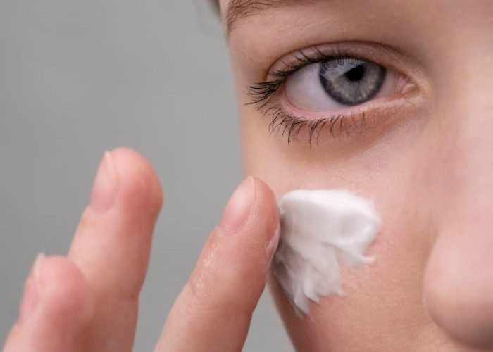 10 Rekomendasi Eye Cream Terbaik dan Terjangkau untuk Menjaga Kecantikan Mata, Mana Pilihanmu?   