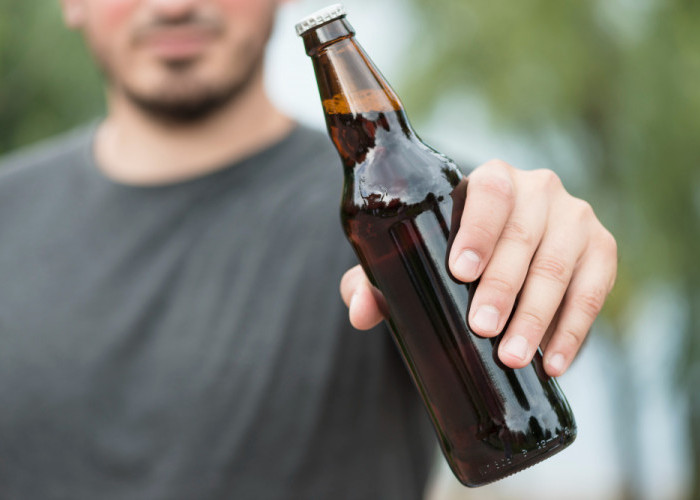 6 Bahaya Mengonsumsi Alkohol bagi Penderita GERD: Ketahui dan Waspadai