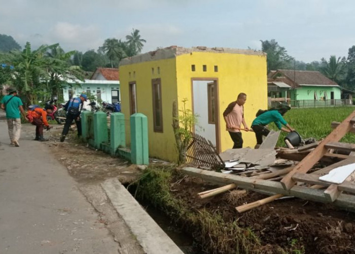 Cepat Tanggap! Pemkab Tasikmalaya Perbaiki Puluhan Rumah yang Rusak Akibat Puting Beliung