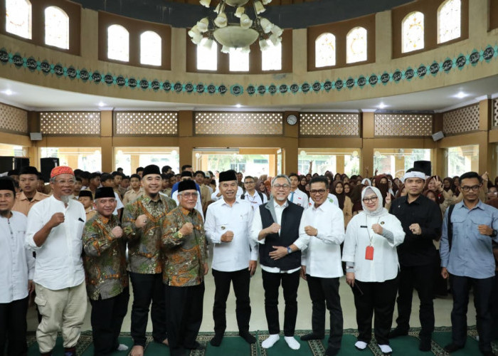 Dari Pesantren ke Pasar Global, Zulhas dan Kang DS Tanam Kakao di Pesantren Al Mukhlis Cangkuang