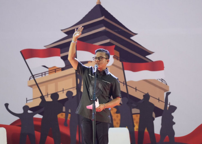 Semua Petugas Upacara HUT RI ke-80 Dapat Hadiah Beasiswa dari Bupati Bandung