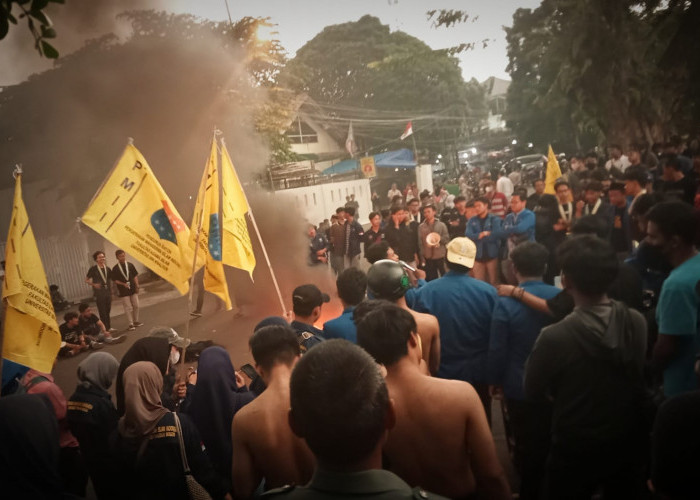 Masa Aksi Demonstran di Bogor Ricuh, Dibubarkan oleh Hujan