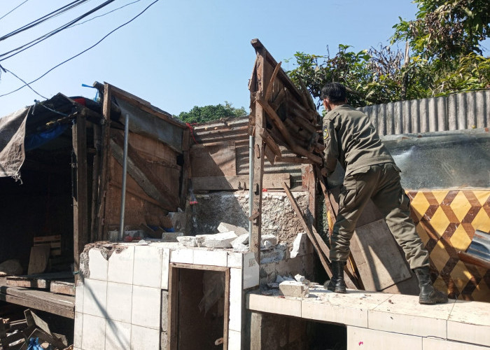 Tanpa Perlawanan, Satpol PP Kabupaten Bogor Tertibkan 130 PKL di Pasar Cisarua