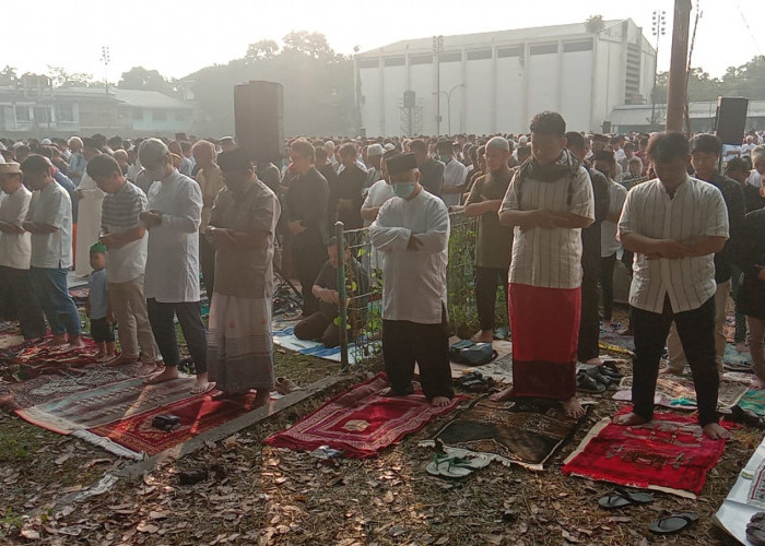 Ribuan Jamaah Antusias Shalat Idul Fitri di Lapangan Lodaya