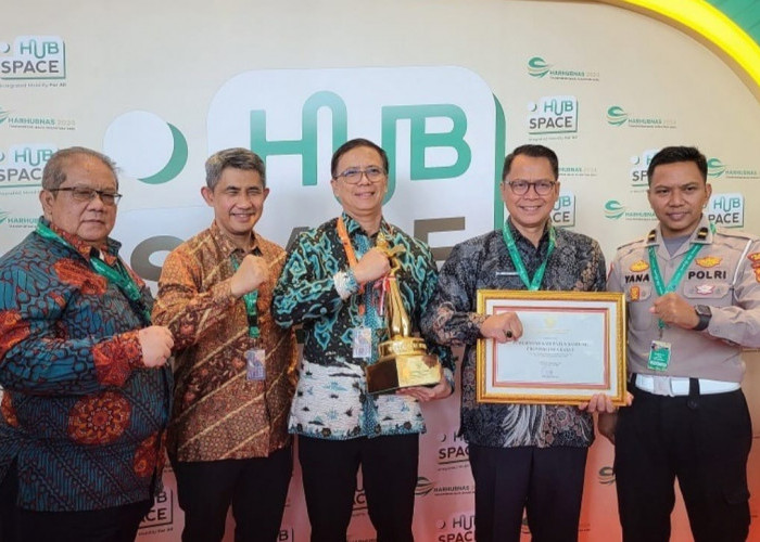 Tata Kelola Transportasi Dinilai Baik, Bupati Bandung Sabet Piala Wahana Tata Nugraha dari Kemenhub RI