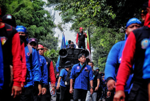 Unjuk Rasa Massa SPSI Jabar di PTUN Bandung dan Tuntutannya
