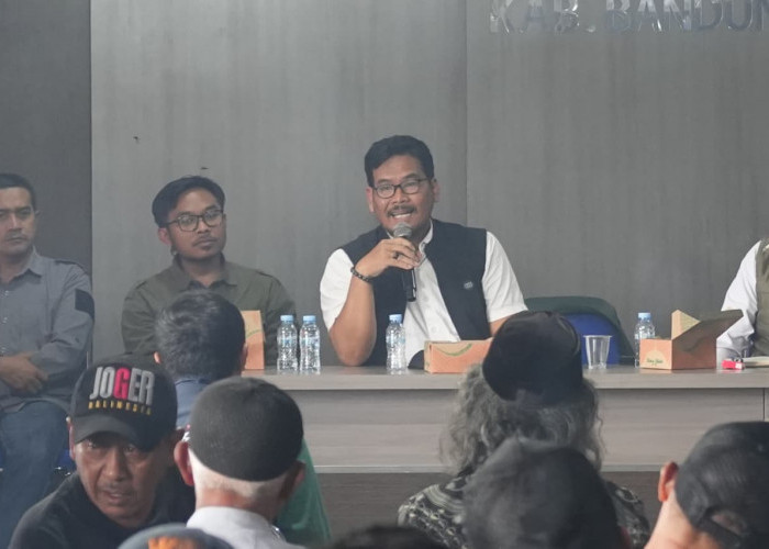 Perumda Air Minum Tirta Raharja Sosialisasikan Pengembangan SPAM Bandung Timur di Pacet dan Ciparay 
