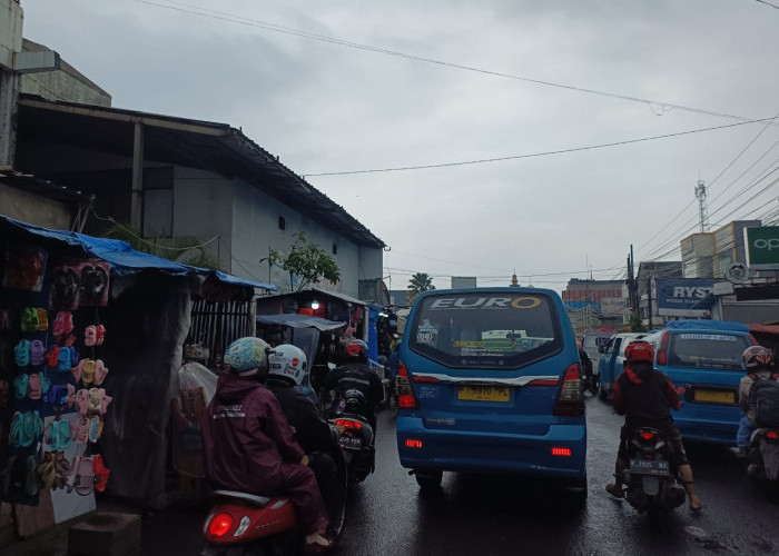 Dua Terminal Bayangan di Citeureup Sebabkan Kemacetan